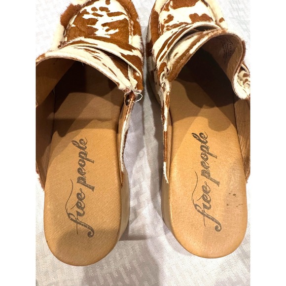 Free People Cow Print Calf Hair Platform Clogs Women 40 Brown White Lug Sole - Picture 11 of 12